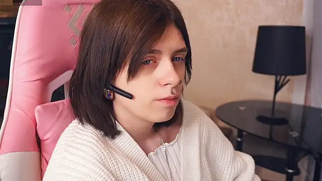 IleanaPishko online show from 12.18.25