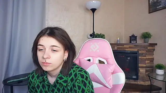 IleanaPishko online show from 12.23.25