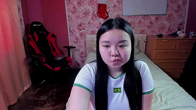 hungrybunny333 online show from 12.20.25