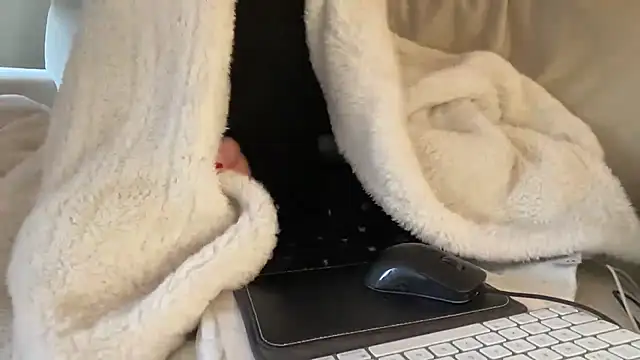 Snapshot of ijustturned18today chatting on 12.18.25 ijustturned18today online show from 12.18.25