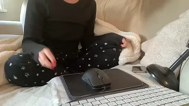 Snapshot of ijustturned18today chatting on 12.20.25 ijustturned18today online show from 12.20.25