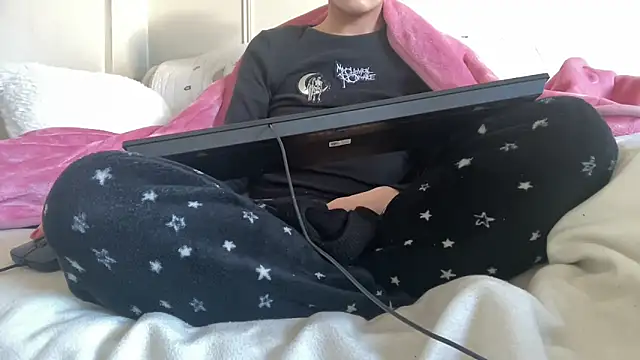 Snapshot of ijustturned18today chatting on 02.14.26 ijustturned18today online show from 02.14.26