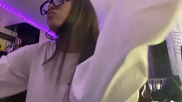 Snapshot of Ronnni_Schmidt chatting on 12.18.25 Ronnni Schmidt online show from 12.18.25