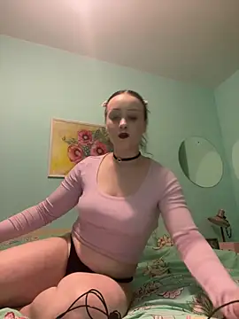 Snapshot of arisha_glow chatting on 12.17.25 arisha glow online show from 12.17.25