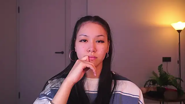 Snapshot of DonaPelligrino chatting on 12.14.25 DonaPelligrino online show from 12.14.25