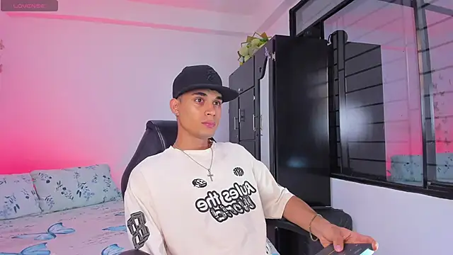 Snapshot of Michael_Jordan_zz chatting on 01.08.26 Michael Jordan zz online show from 01.08.26