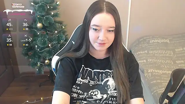 Snapshot of MonicaMoonssss chatting on 12.22.25 MonicaMoonssss online show from 12.22.25