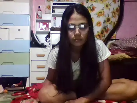 Snapshot of SexyApril chatting on 12.16.25 SexyApril online show from 12.16.25