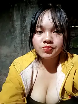 Snapshot of seon-mi chatting on 12.16.25 seon-mi online show from 12.16.25