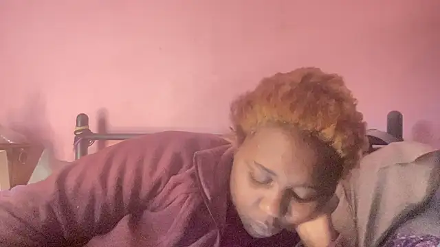 Snapshot of queenalliyahalecia chatting on 12.16.25 queenalliyahalecia online show from 12.16.25