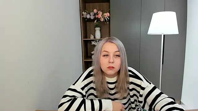 Snapshot of PorshaEicke chatting on 12.16.25 PorshaEicke online show from 12.16.25