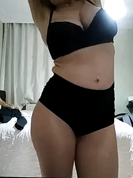 Snapshot of NovaMia chatting on 02.06.26 NovaMia online show from 02.06.26