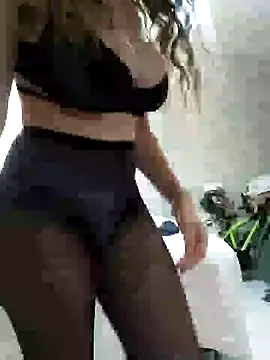 Snapshot of NovaMia chatting on 02.16.26 NovaMia online show from 02.16.26