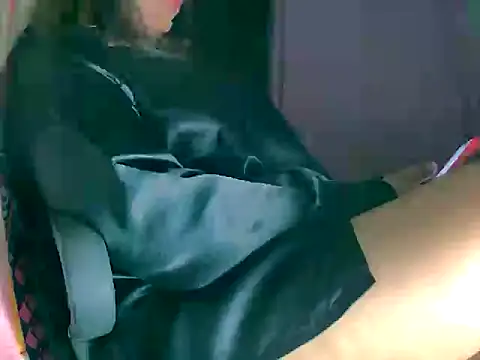 Snapshot of butterflyslay chatting on 12.13.25 butterflyslay online show from 12.13.25