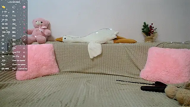 Snapshot of Vero_VibeCharm chatting on 12.14.25 Vero VibeCharm online show from 12.14.25