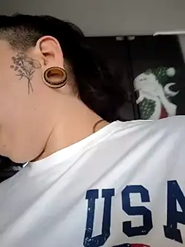 Divine Pouvoir online show from 02.27.26