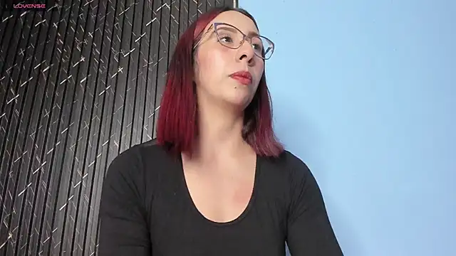 Moolly Evanz online show from 06.12.26