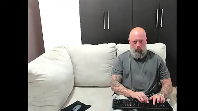 Aurora and the beast online show from 03.02.26