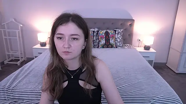 CyrenaLuxe online show from 06.11.26