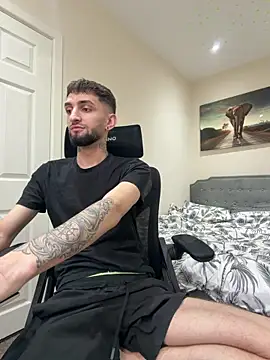 Juliann69Ramiro online show from 03.06.26