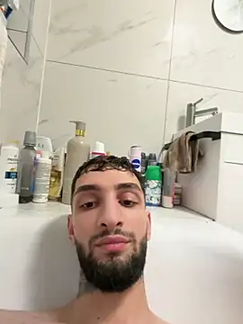 Juliann69Ramiro online show from 03.12.26