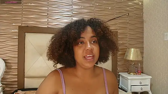 Snapshot of Miatayleer chatting on 12.13.25 Miatayleer online show from 12.13.25