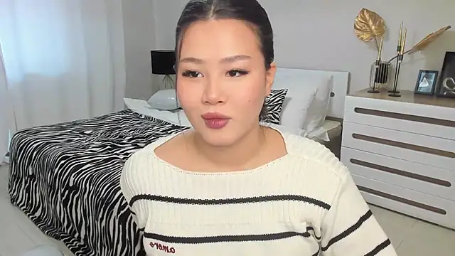 Brunette Charm online show from 02.11.26