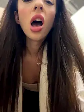 YeaLina online show from 12.14.25