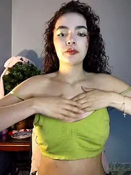 Snapshot of Alii_tay chatting on 12.15.25 Alii tay online show from 12.15.25