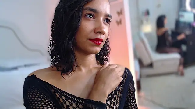 Snapshot of crystalkova chatting on 12.16.25 crystalkova online show from 12.16.25