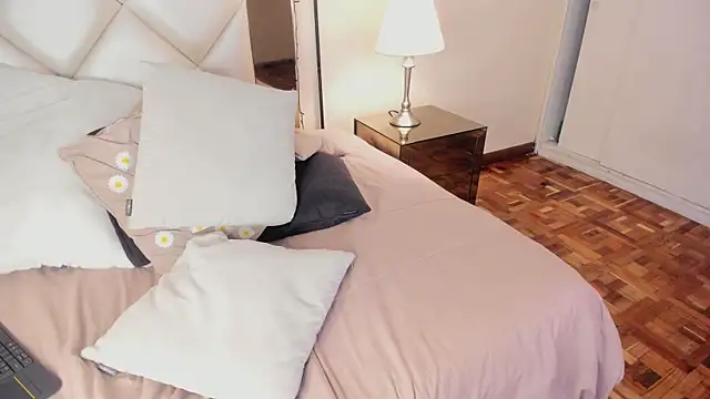 LizzCarter  online show from 01.05.26