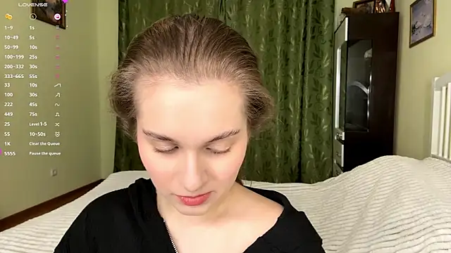 Snapshot of MiaBlanko chatting on 12.18.25 MiaBlanko online show from 12.18.25