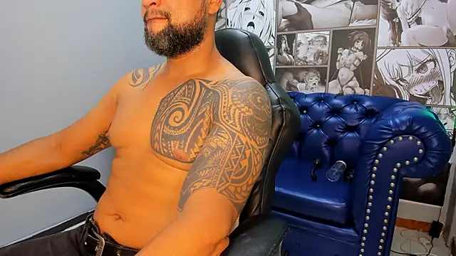 Snapshot of Salvador_Ferrer_ chatting on 12.15.25 Salvador Ferrer online show from 12.15.25