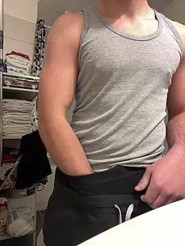 Snapshot of romeoooo01 chatting on 12.20.25 romeoooo01 online show from 12.20.25