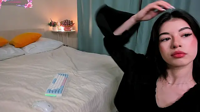 LisaColee online show from 04.30.26