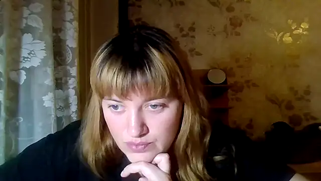 Snapshot of swett_girll chatting on 12.13.25 swett girll online show from 12.13.25