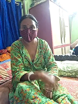 Snapshot of Mr-Mrs-couple chatting on 12.14.25 Mr-Mrs-couple online show from 12.14.25