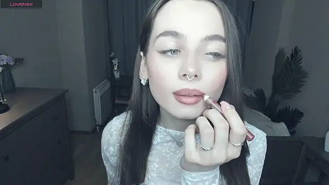 YvonneRobes online show from 03.06.26