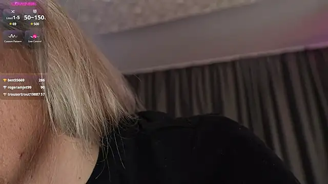 Snapshot of creampussyy chatting on 02.18.25 creampussyy online show from 02.18.25