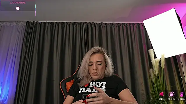 Snapshot of creampussyy chatting on 02.27.25 creampussyy online show from 02.27.25