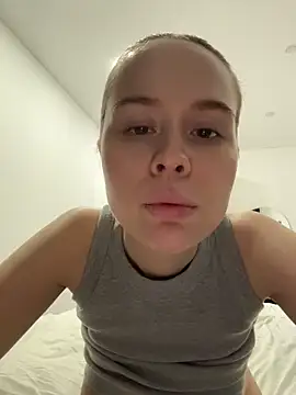 Snapshot of Nicole_Loving chatting on 12.17.25 Nicole Loving online show from 12.17.25