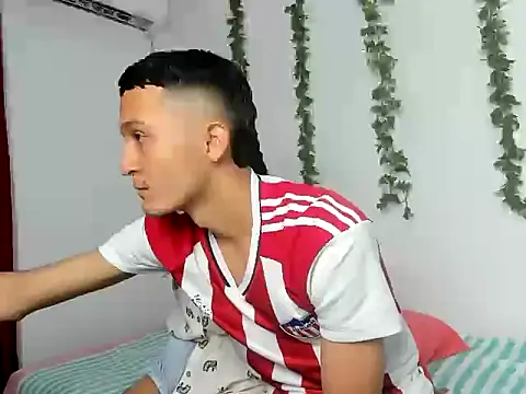 Snapshot of Shsexi_hot chatting on 12.17.25 Shsexi hot online show from 12.17.25