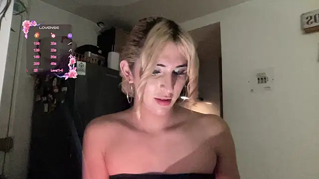 Snapshot of isa_fox_23 chatting on 02.06.26 isa fox 23 online show from 02.06.26