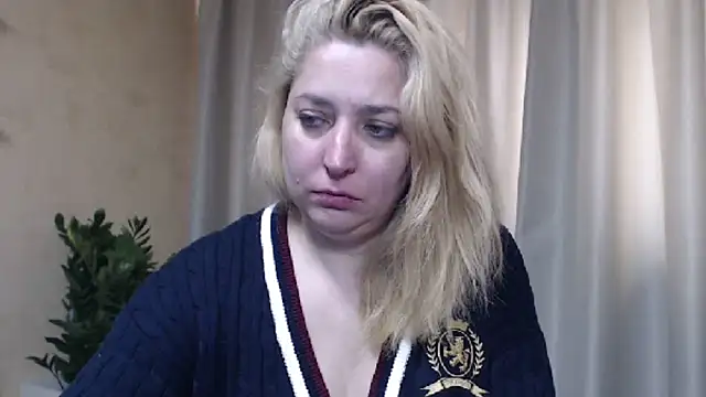 Snapshot of sweetpussy13 chatting on 05.03.26 sweetpussy13 online show from 05.03.26
