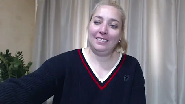 Snapshot of sweetpussy13 chatting on 05.15.26 sweetpussy13 online show from 05.15.26