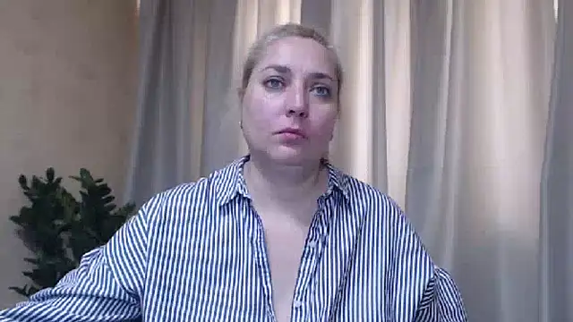Snapshot of sweetpussy13 chatting on 05.23.26 sweetpussy13 online show from 05.23.26