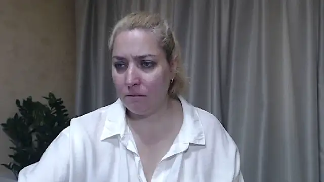 Snapshot of sweetpussy13 chatting on 05.24.26 sweetpussy13 online show from 05.24.26