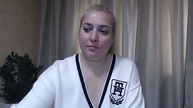 Snapshot of sweetpussy13 chatting on 06.02.26 sweetpussy13 online show from 06.02.26