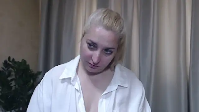 Snapshot of sweetpussy13 chatting on 06.05.26 sweetpussy13 online show from 06.05.26