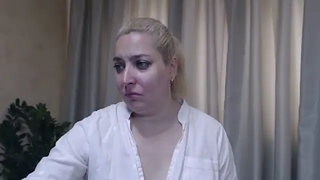 Snapshot of sweetpussy13 chatting on 06.11.26 sweetpussy13 online show from 06.11.26
